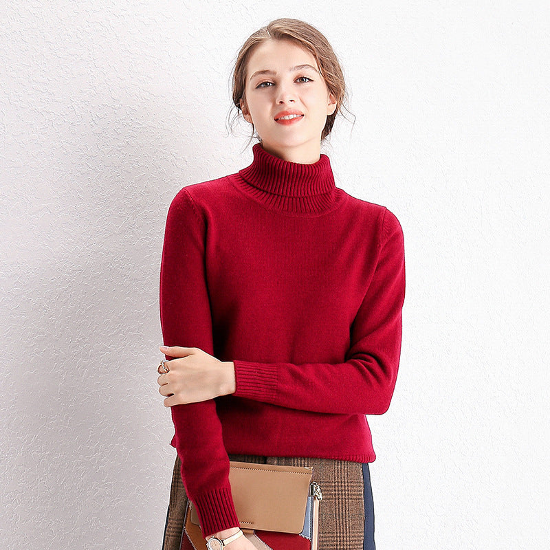 Turtleneck sweater with a knitted bottoming sweater
