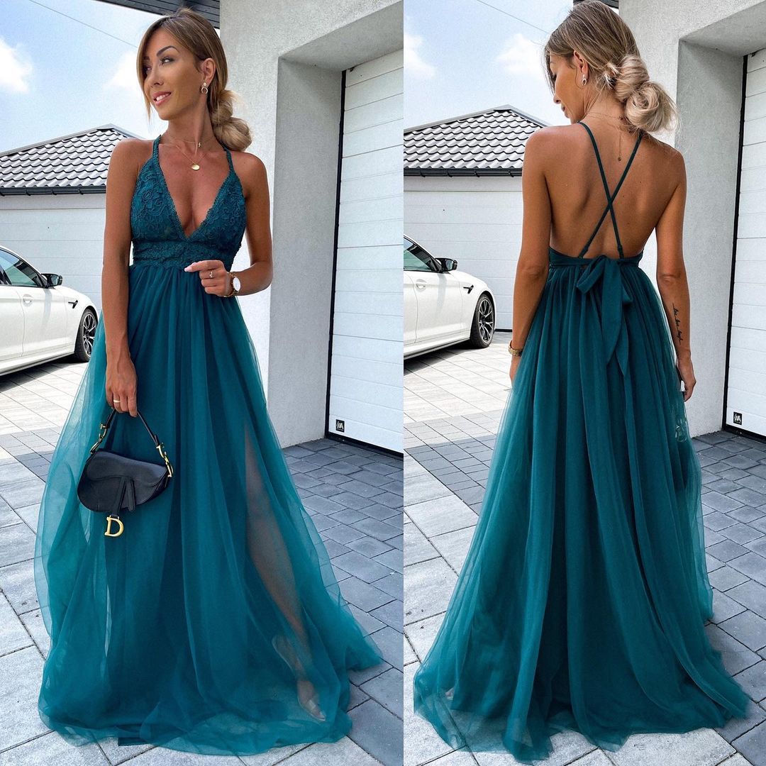 Women’s Sleeveless V-Neck Evening Gown with Chiffon Skirt