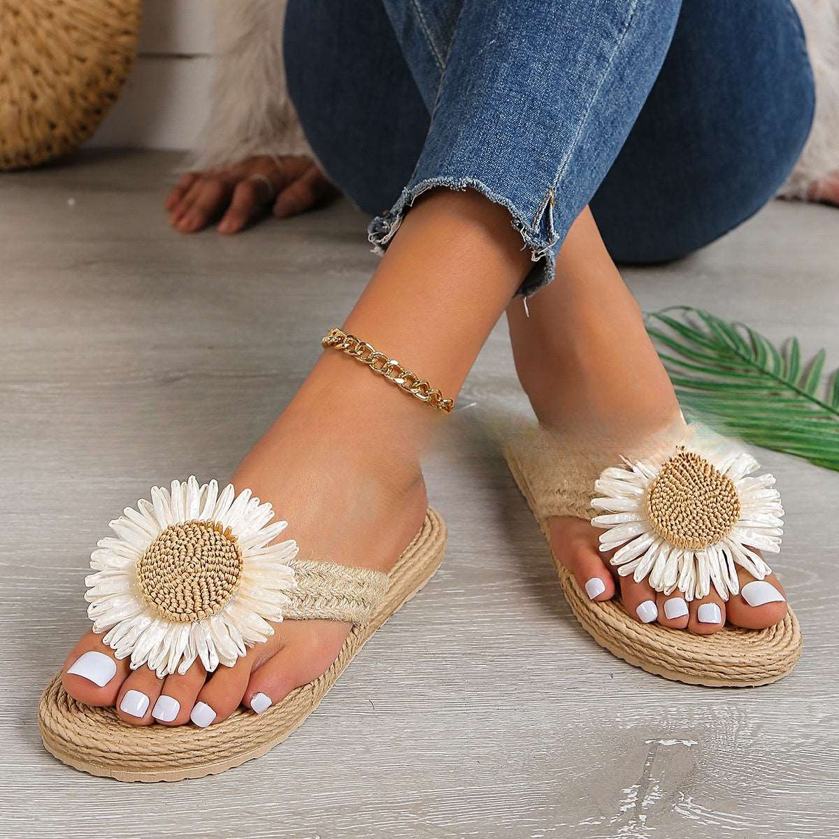 Women's Flat Casual Bohemian Sandals with Flower