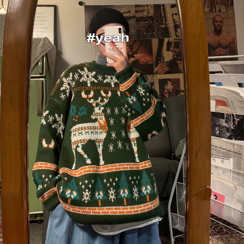 Men's loose pullover Christmas sweater with reindeer and snowflake pattern in green