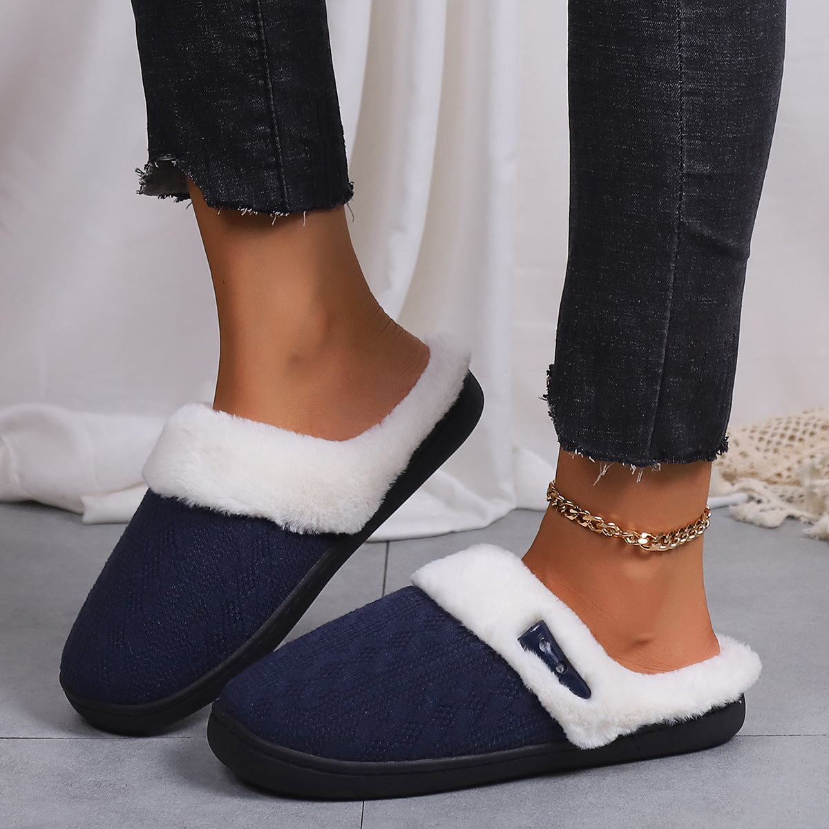 Women’s warm non-slip slippers with cotton upper and artificial hair lining.