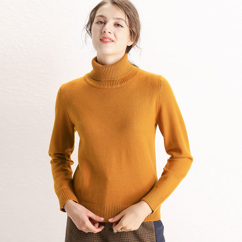 Turtleneck sweater with a knitted bottoming sweater