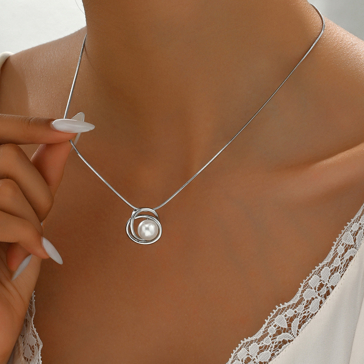 Women's Necklace with Mother of Pearl Pendant