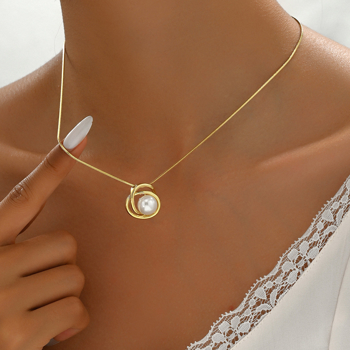 Women's Necklace with Mother of Pearl Pendant