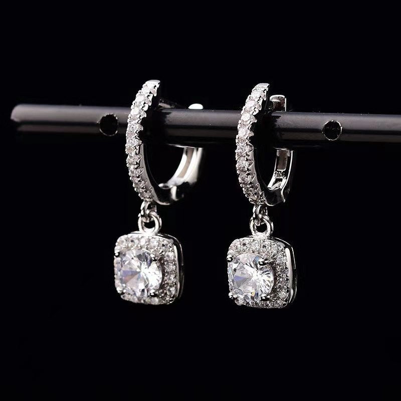 18k White Gold and Diamond-Encrusted Stud Earrings - Wazzi's Wear