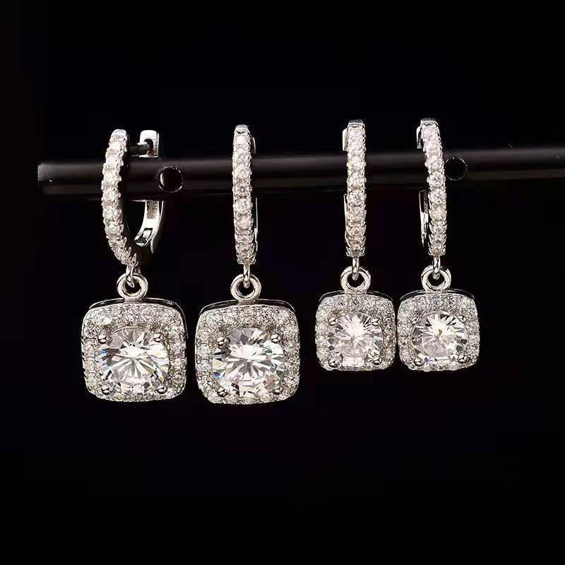 18k White Gold and Diamond-Encrusted Stud Earrings - Wazzi's Wear