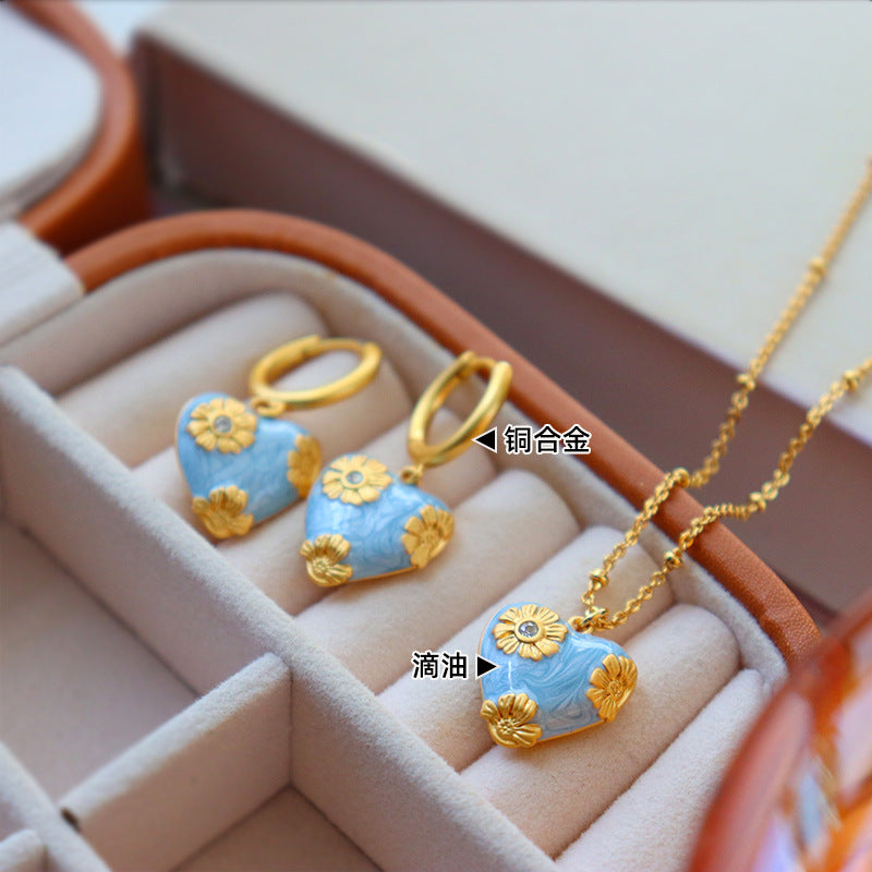 French Exquisite Blue Dripping Enamel Flower Love Necklace For Women