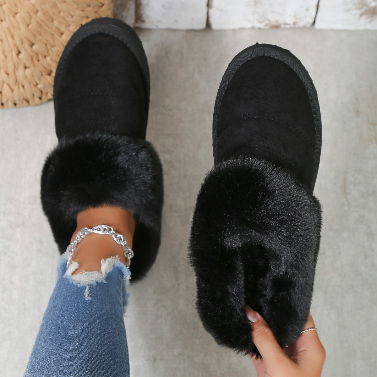 Women’s Fleece-Lined Platform Slippers