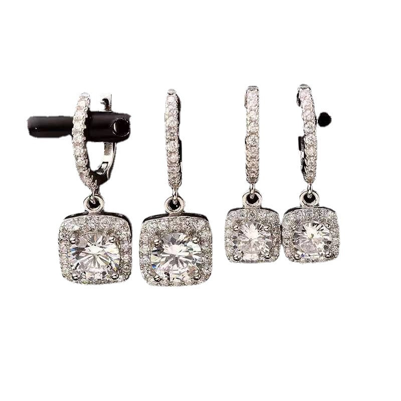 18k White Gold and Diamond-Encrusted Stud Earrings - Wazzi's Wear