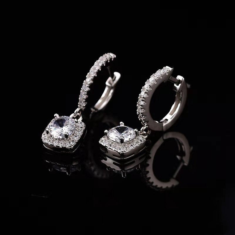 18k White Gold and Diamond-Encrusted Stud Earrings - Wazzi's Wear