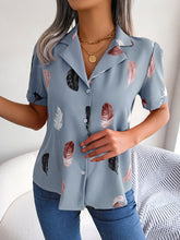 Load image into Gallery viewer, Women&#39;s Feather Print Short Sleeve Top in 3 Colors Sizes 4-10 - Wazzi&#39;s Wear
